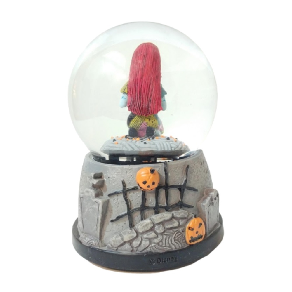 ❌SOLD❌ Nightmare before Christmas Snow Globe - Picture 3 of 8